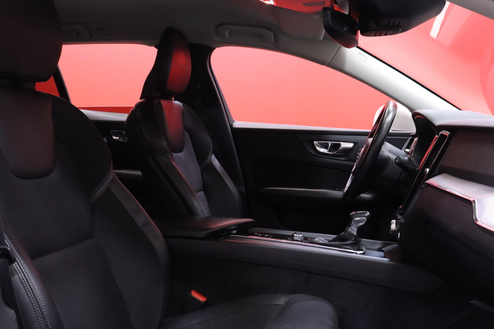 Volvo - V60 Cross Country - D4 AWD Business aut // ACC / Pilot Assist / VOC / Webasto / Keyless / Koukku / AppleCarPlay // - Farmari