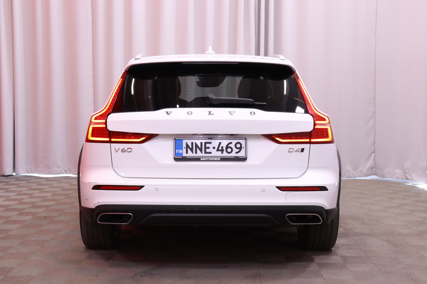 Volvo - V60 Cross Country - D4 AWD Business aut // ACC / Pilot Assist / VOC / Webasto / Keyless / Koukku / AppleCarPlay // - Farmari