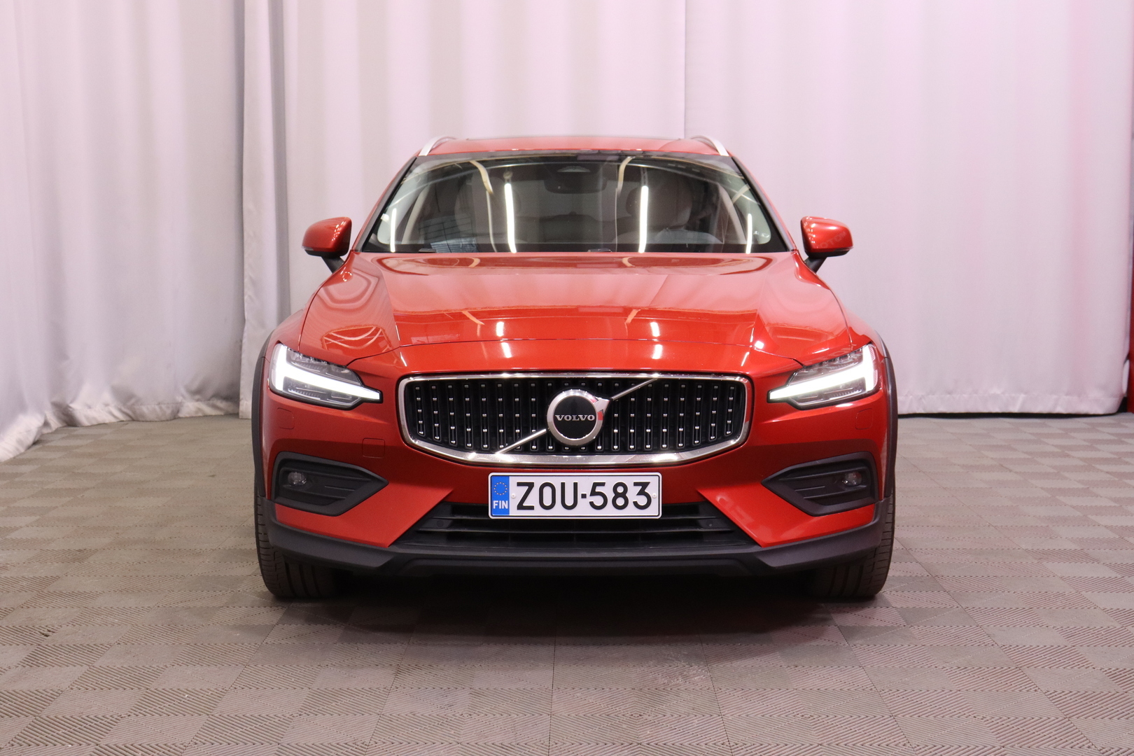 Volvo - V60 Cross Country - B4 AWD D-MHEV Business Plus aut // 1.om Suomi-auto / Merkkihuollettu / ACC / VOC / PA-lämmitin / H&K / Koukku // - Farmari