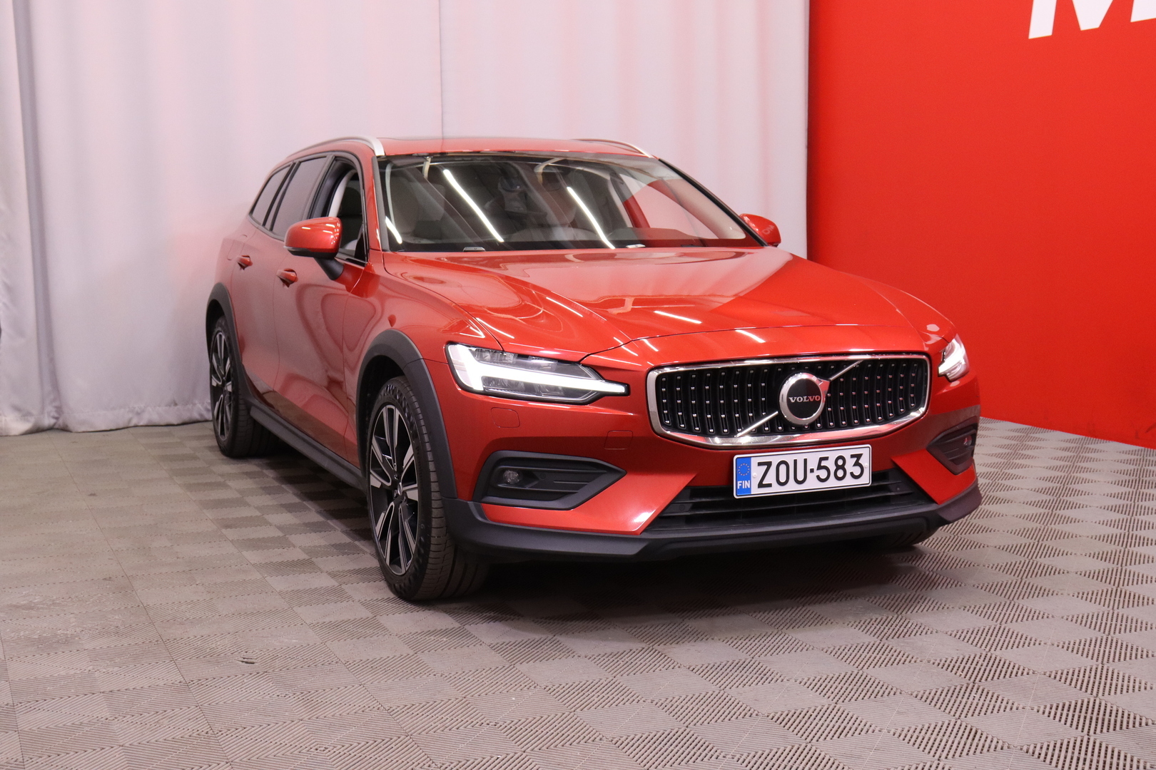 Volvo - V60 Cross Country - B4 AWD D-MHEV Business Plus aut // 1.om Suomi-auto / Merkkihuollettu / ACC / VOC / PA-lämmitin / H&K / Koukku // - Farmari