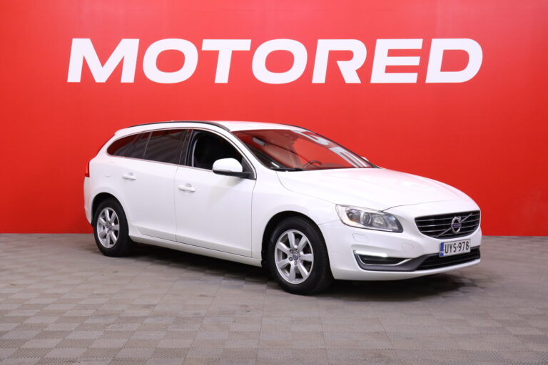 Volvo - V60 - D3 Business aut // Bluetooth / Pysäköinti-lämmitin / Vakkari / Navi // - Farmari