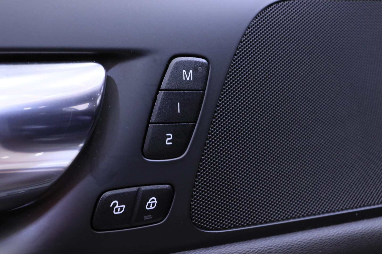 Volvo - V60 - T8 TwE AWD R-Design aut / Webasto / VOC / 360° / Pilot assist / HUD / LED High Level / Dynamic alusta / - Farmari