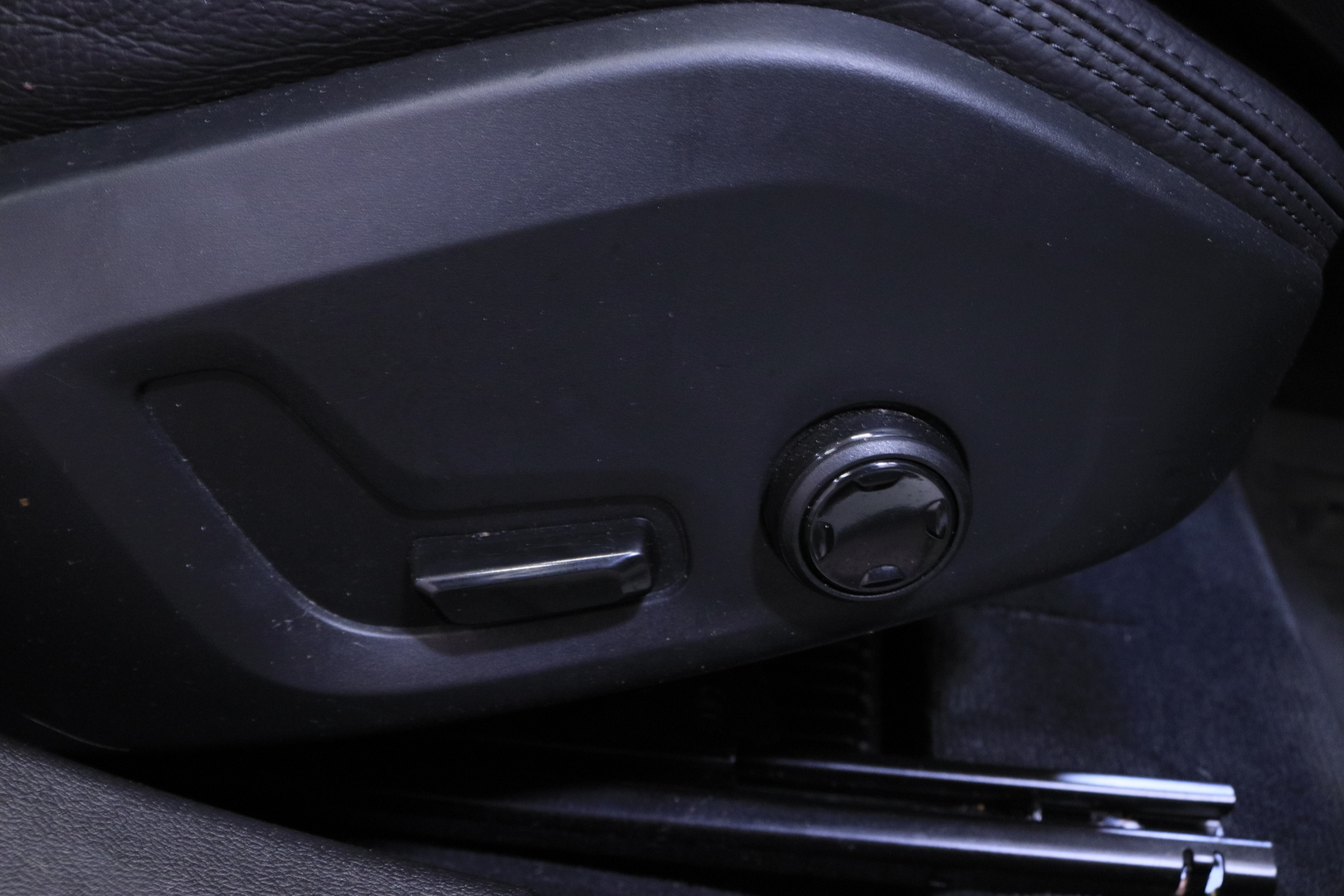 Volvo - V60 - T8 TwE AWD R-Design aut / Webasto / VOC / 360° / Pilot assist / HUD / LED High Level / Dynamic alusta / - Farmari