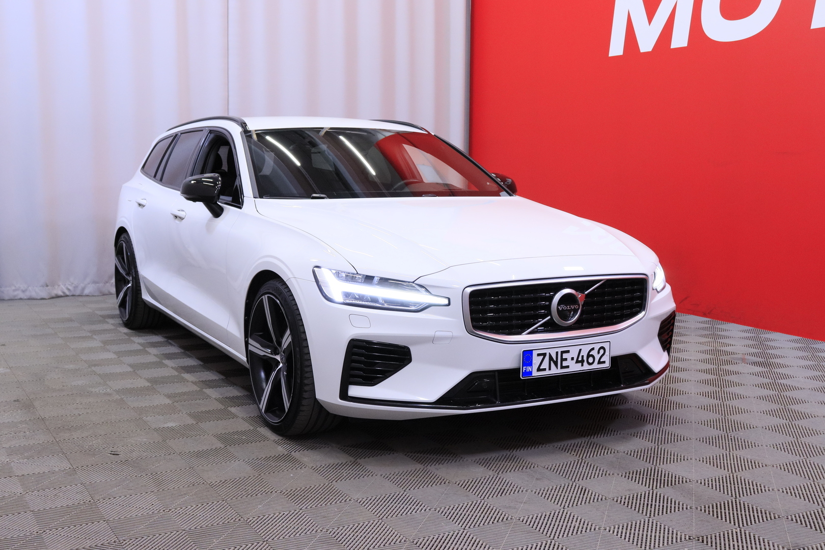 Volvo - V60 - T8 TwE AWD R-Design aut / Webasto / VOC / 360° / Pilot assist / HUD / LED High Level / Dynamic alusta / - Farmari