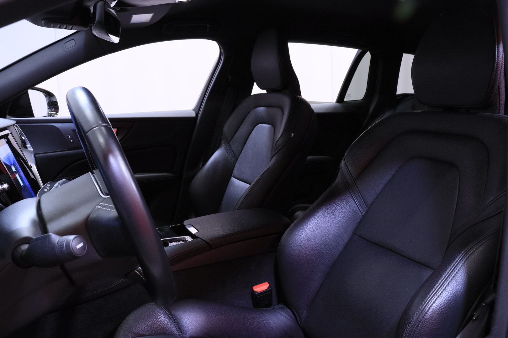 Volvo - V60 - T8 TwE AWD R-Design aut / Webasto / VOC / 360° / Pilot assist / HUD / LED High Level / Dynamic alusta / - Farmari