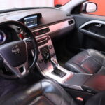 Volvo - V70 - D4 R-Design aut // Webasto / Koukku / Nahat / Keyless / Navi // - Farmari