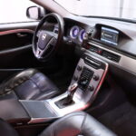 Volvo - V70 - D4 R-Design aut // Webasto / Koukku / Nahat / Keyless / Navi // - Farmari