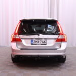 Volvo - V70 - D4 R-Design aut // Webasto / Koukku / Nahat / Keyless / Navi // - Farmari