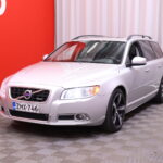 Volvo - V70 - D4 R-Design aut // Webasto / Koukku / Nahat / Keyless / Navi // - Farmari
