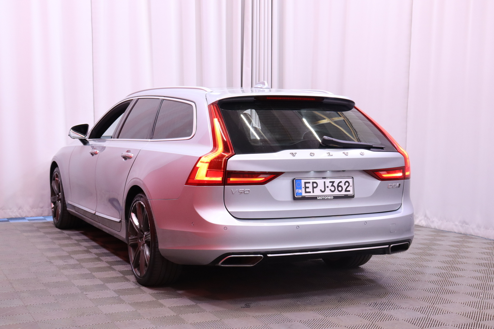 Volvo - V90 - D5 AWD Inscription aut // Bowers & Wilkins / Navi / 360° / ACC / Muistipenkit / HUD / LED/ Panorama // - Farmari