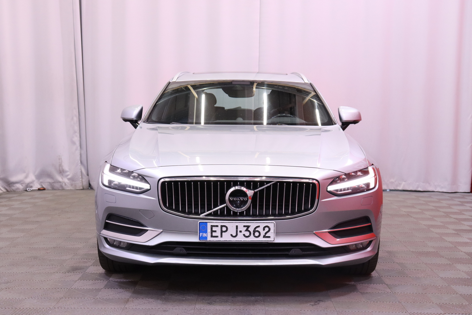 Volvo - V90 - D5 AWD Inscription aut // Bowers & Wilkins / Navi / 360° / ACC / Muistipenkit / HUD / LED/ Panorama // - Farmari
