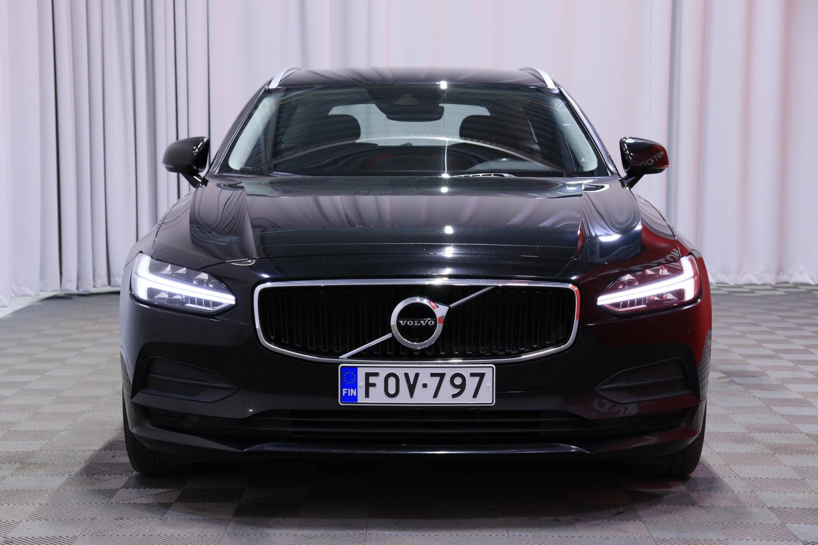 Volvo - V90 - D3 Momentum aut // Webasto / Pilot assist / VOC / P.Tutka / - Farmari