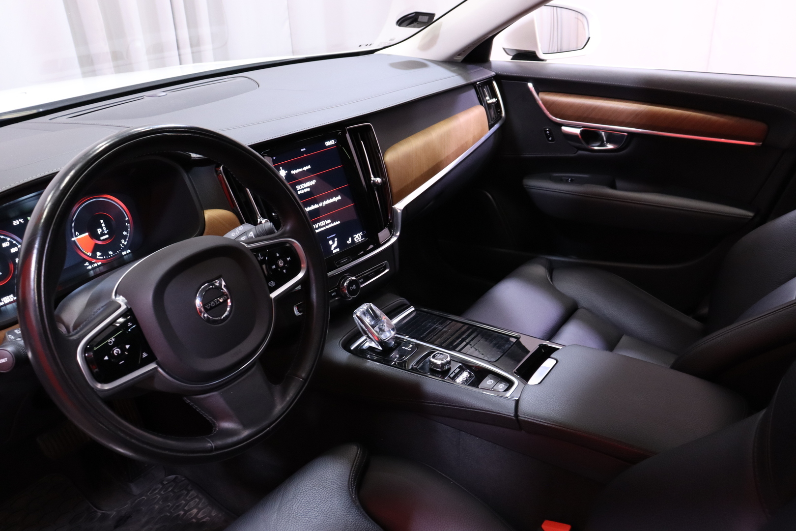 Volvo - V90 - T8 TwE AWD Inscription aut // Suomi-auto / Pilot Assist / AppleCarPlay / Panorama / ACC / Pa-lämmitin / BLIS // - Farmari