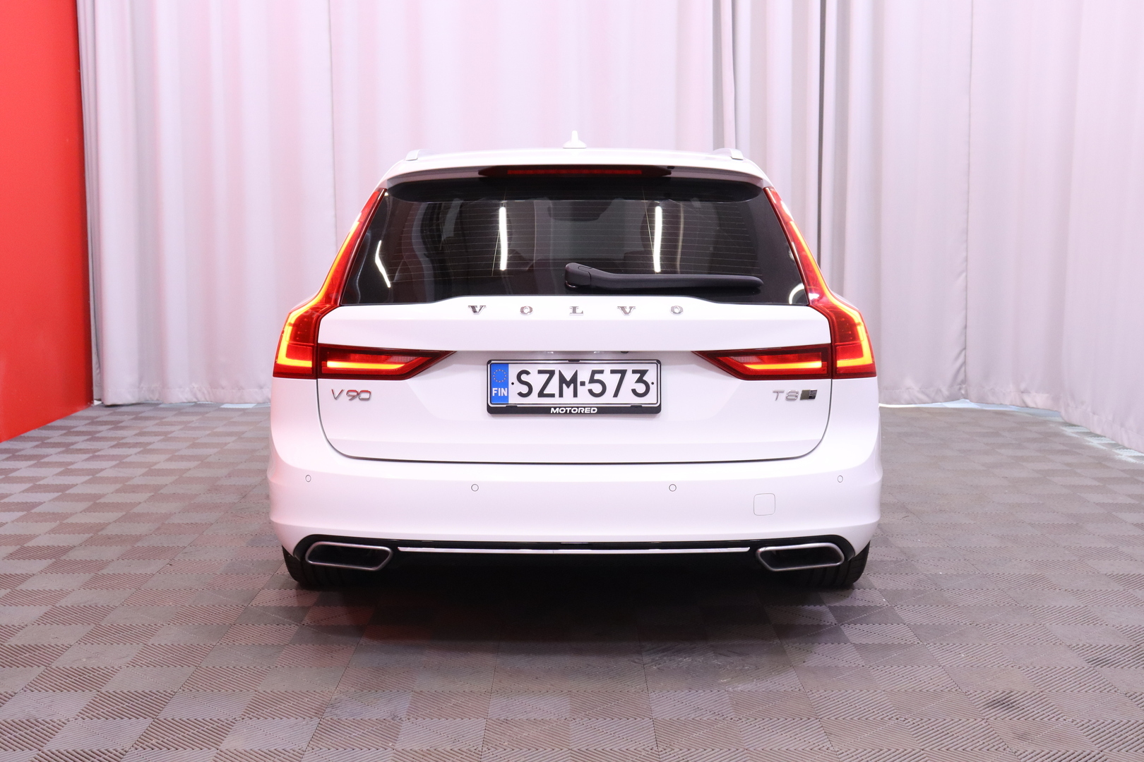Volvo - V90 - T8 TwE AWD Inscription aut // Suomi-auto / Pilot Assist / AppleCarPlay / Panorama / ACC / Pa-lämmitin / BLIS // - Farmari