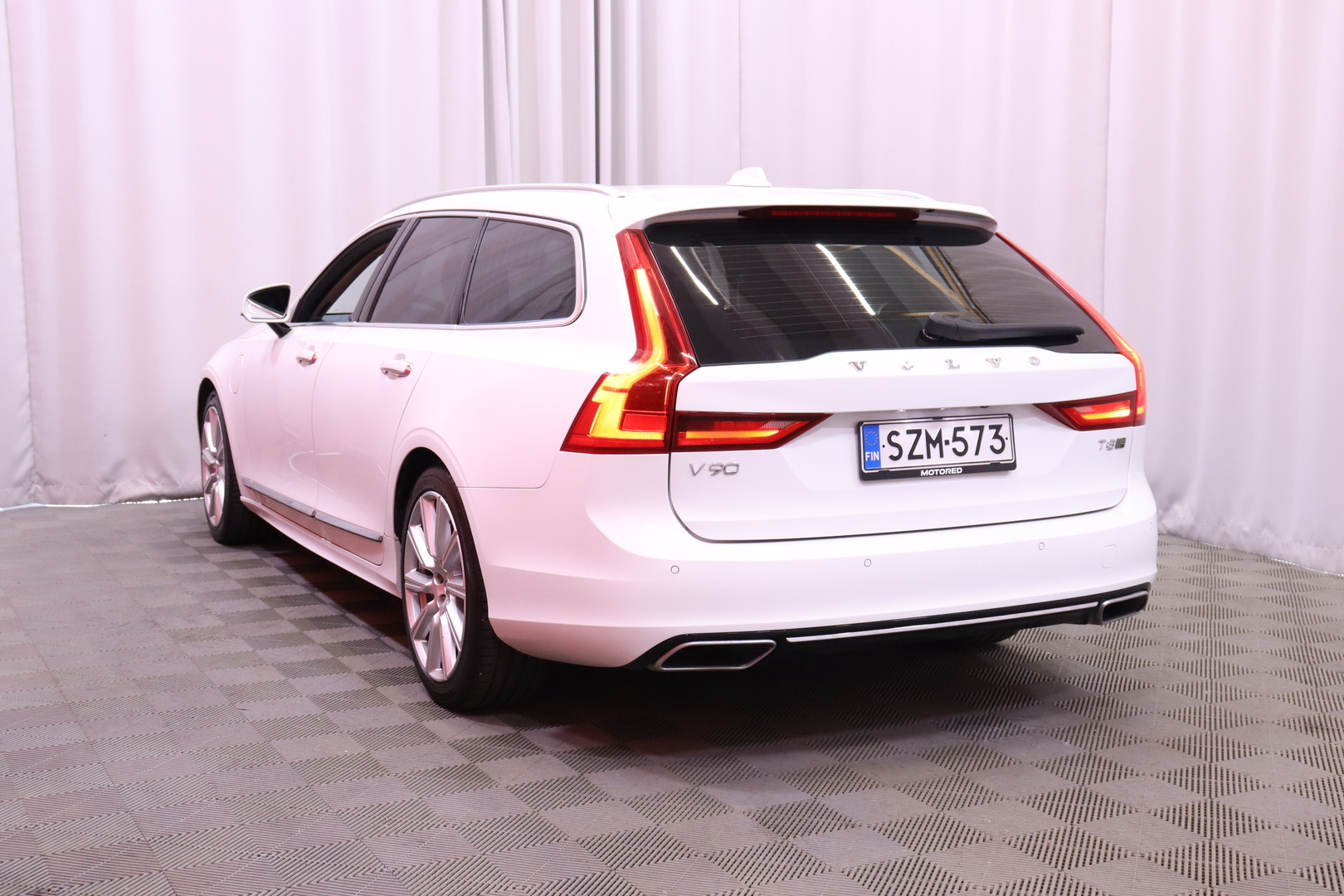Volvo - V90 - T8 TwE AWD Inscription aut // Suomi-auto / Pilot Assist / AppleCarPlay / Panorama / ACC / Pa-lämmitin / BLIS // - Farmari