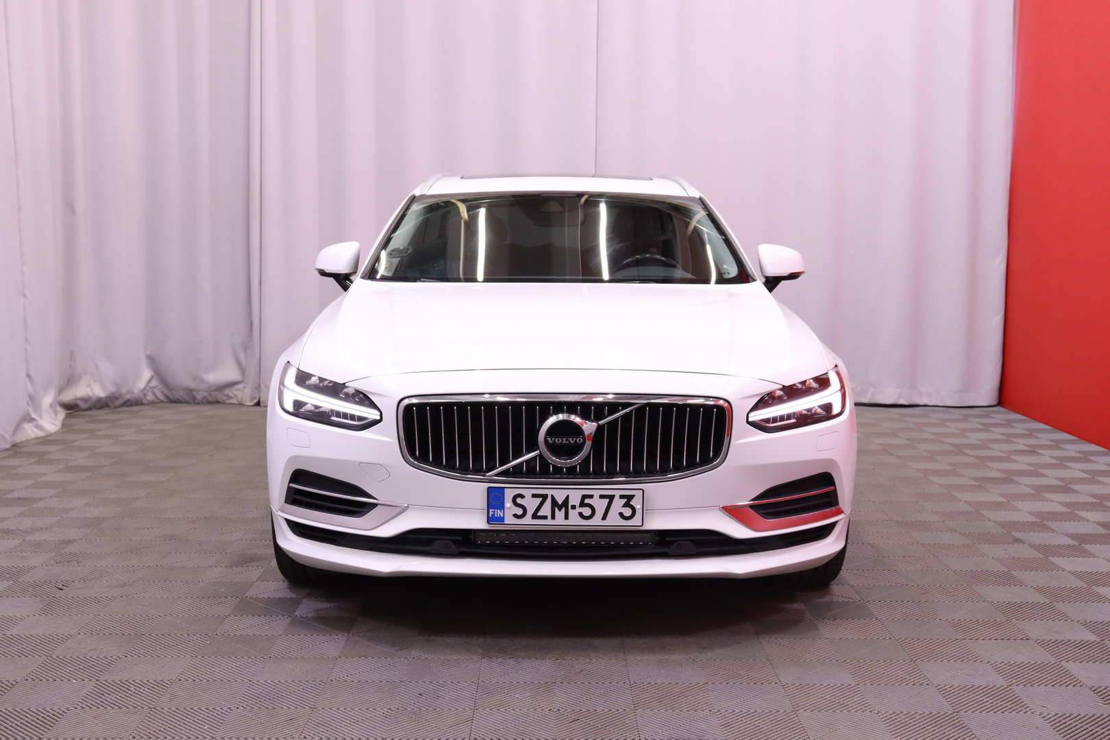 Volvo - V90 - T8 TwE AWD Inscription aut // Suomi-auto / Pilot Assist / AppleCarPlay / Panorama / ACC / Pa-lämmitin / BLIS // - Farmari
