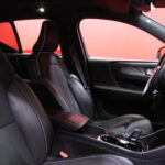 Volvo - XC40 - T5 Twin Engine R-Design Business aur // 1-om. Suomi-auto / Webasto / Pilot assist / VOC / H&K / Blis / 360° / LED // - Maastoauto