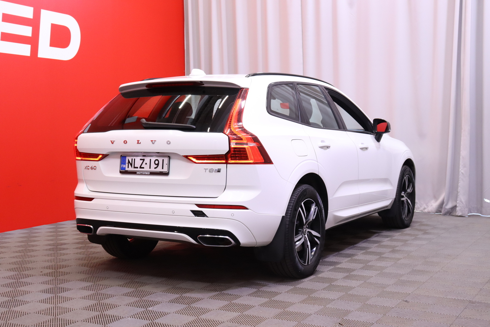 Volvo - XC60 - T8 TwE AWD R-Design aut // Suomi-auto / Pilot Assist / Webasto / Panorama / Koukku / Kamera // - Maastoauto