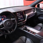 Volvo - XC60 - T8 TwE AWD R-Design aut // Suomi-auto / Pilot Assist / Webasto / Panorama / Koukku / Kamera // - Maastoauto