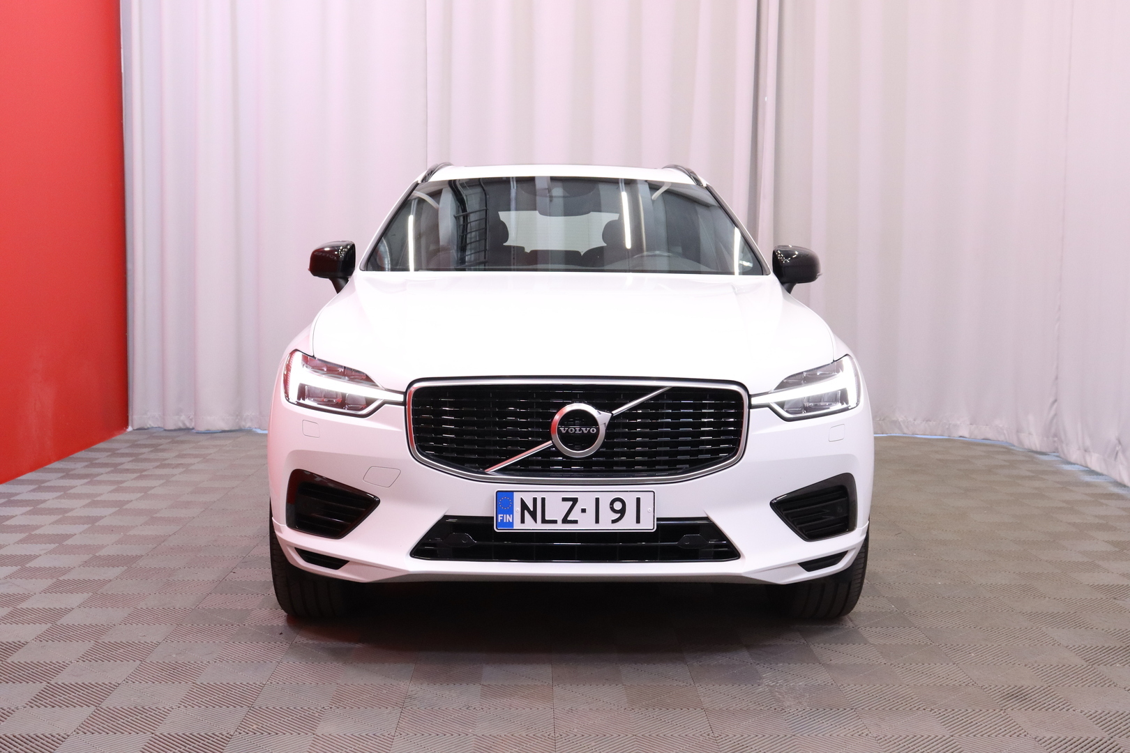 Volvo - XC60 - T8 TwE AWD R-Design aut // Suomi-auto / Pilot Assist / Webasto / Panorama / Koukku / Kamera // - Maastoauto