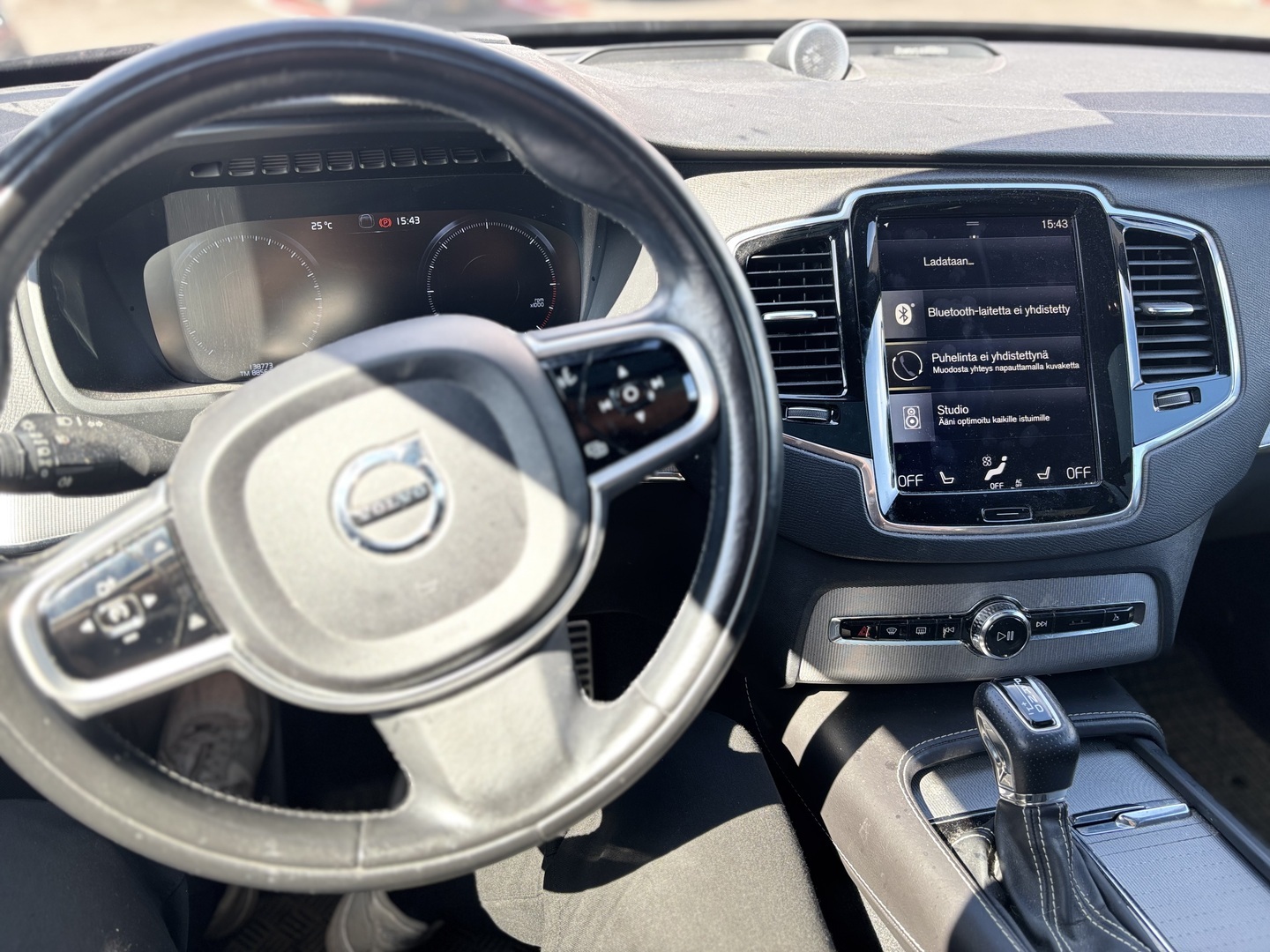 Volvo - XC90 - D5 AWD R-Design aut - Maastoauto