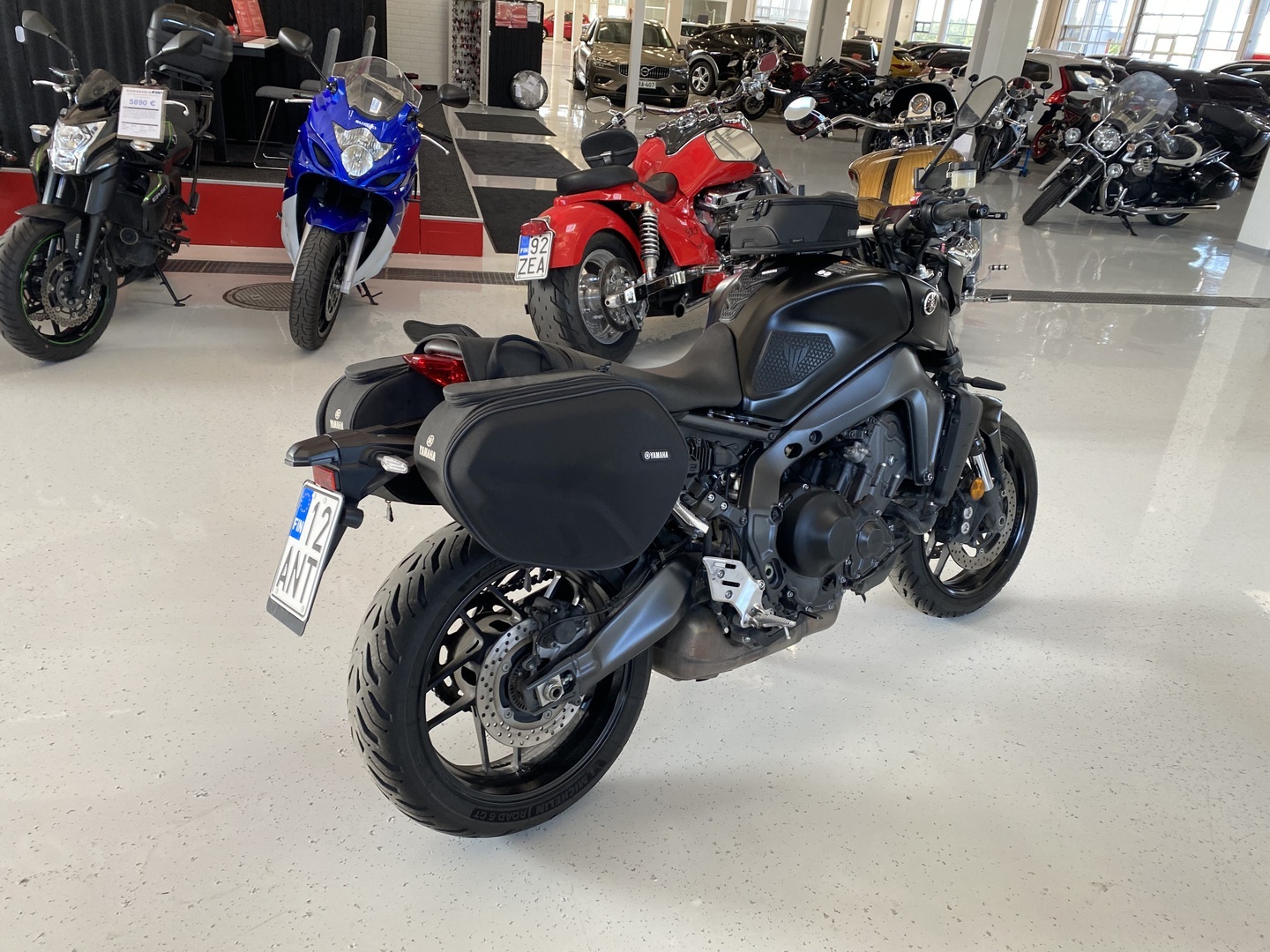 Yamaha - MT-09 - // Juuri saapunut! / Suomi-pyörä / Shifter / TCS / Ajo-modet // - Moottoripyörä