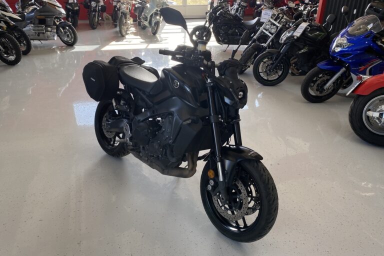 Yamaha - MT-09 - // Juuri saapunut! / Suomi-pyörä / Shifter / TCS / Ajo-modet // - Moottoripyörä