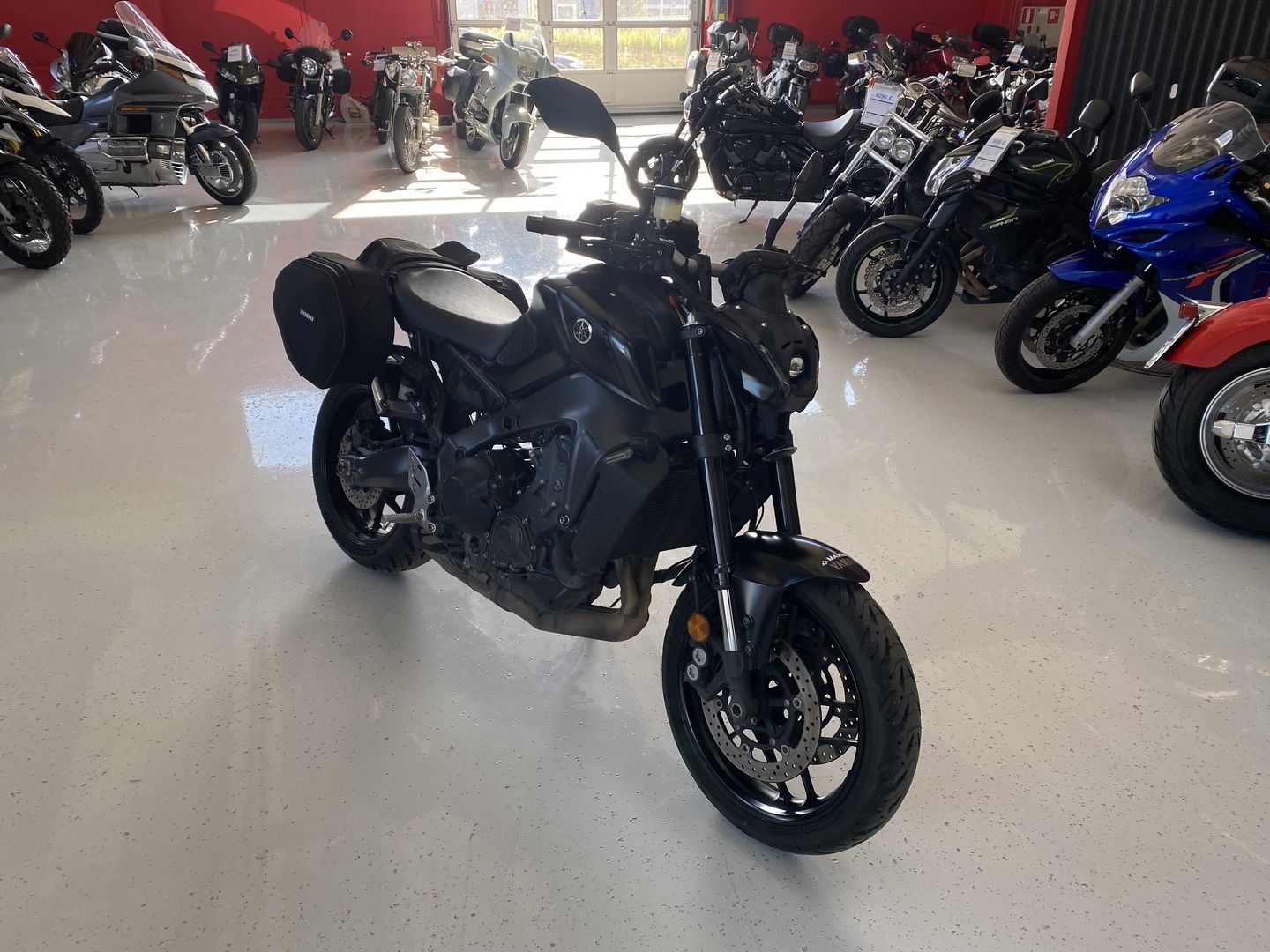 Yamaha - MT-09 - // Juuri saapunut! / Suomi-pyörä / Shifter / TCS / Ajo-modet // - Moottoripyörä