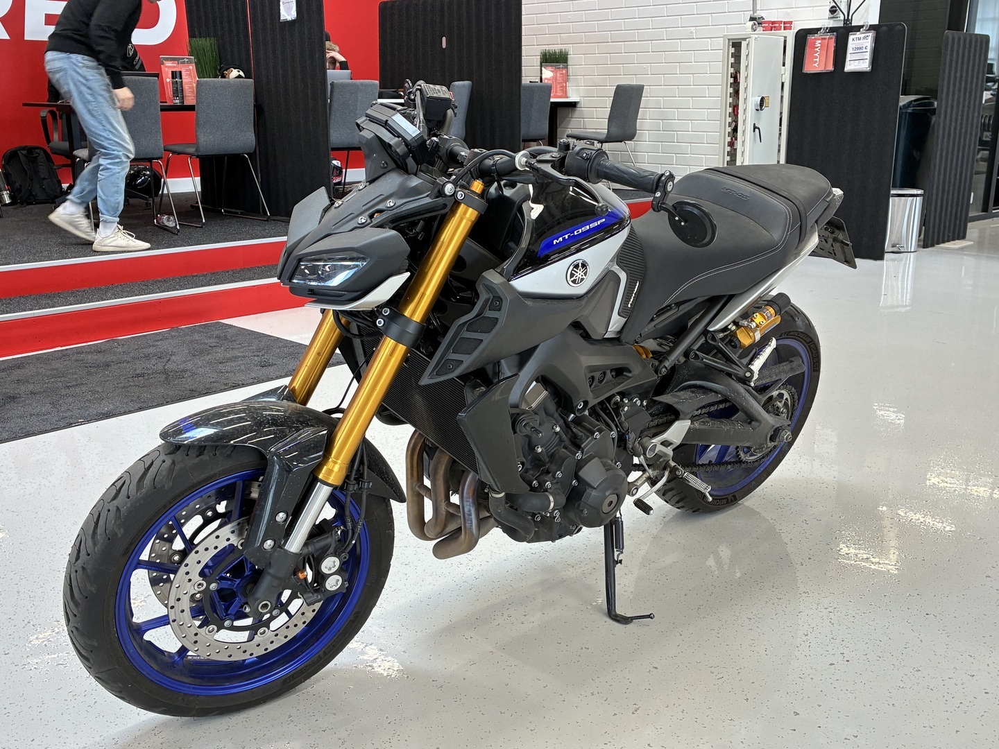 Yamaha - MT-09 - SP // Akrapovic kokoputkisto / Shifter / TCS / Suomi-Pyörä // - Moottoripyörä