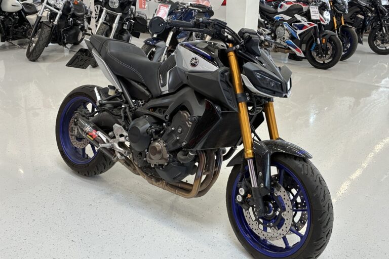 Yamaha - MT-09 - SP // Akrapovic kokoputkisto / Shifter / TCS / Suomi-Pyörä // - Moottoripyörä