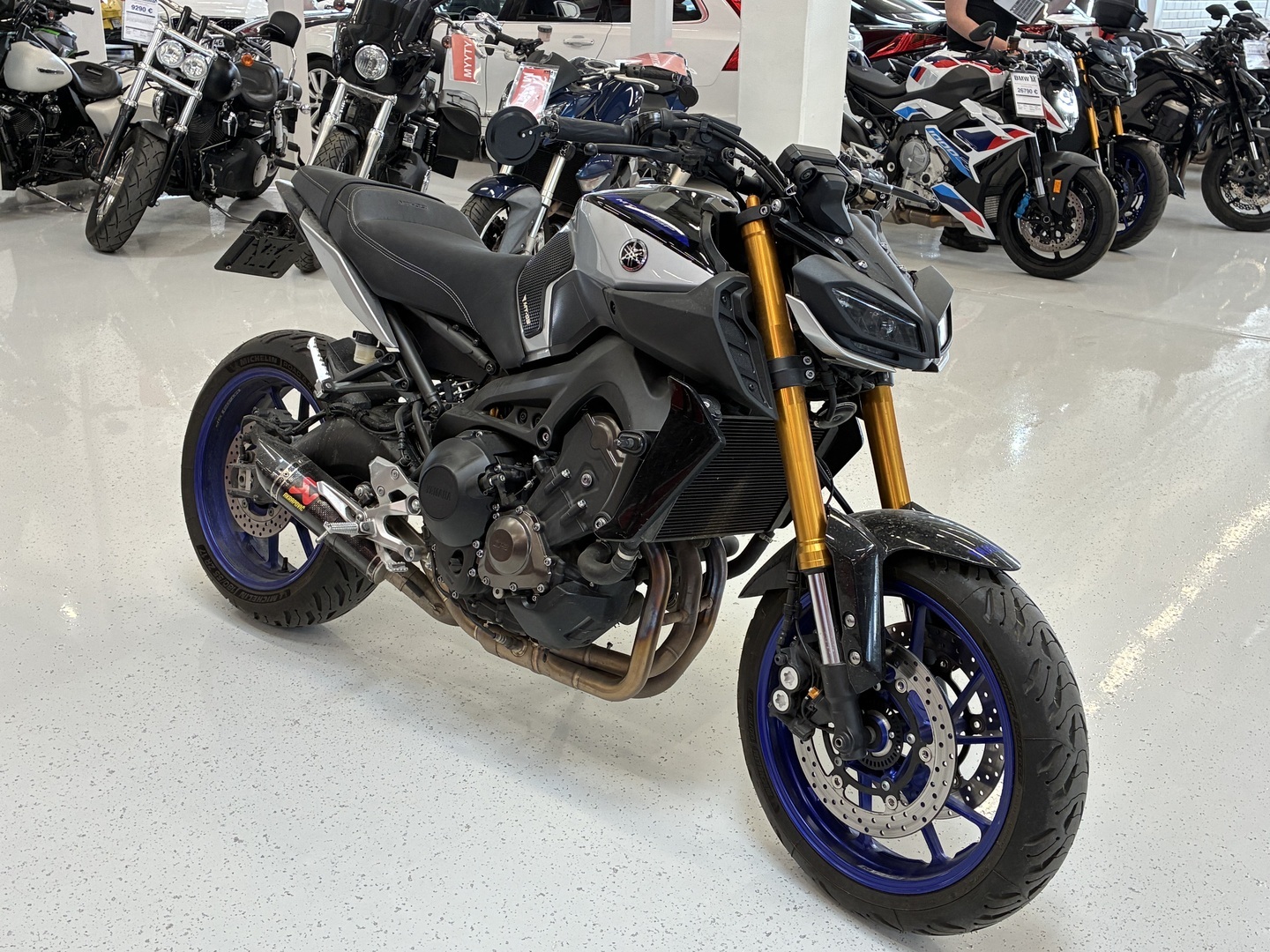 Yamaha - MT-09 - SP // Akrapovic kokoputkisto / Shifter / TCS / Suomi-Pyörä // - Moottoripyörä
