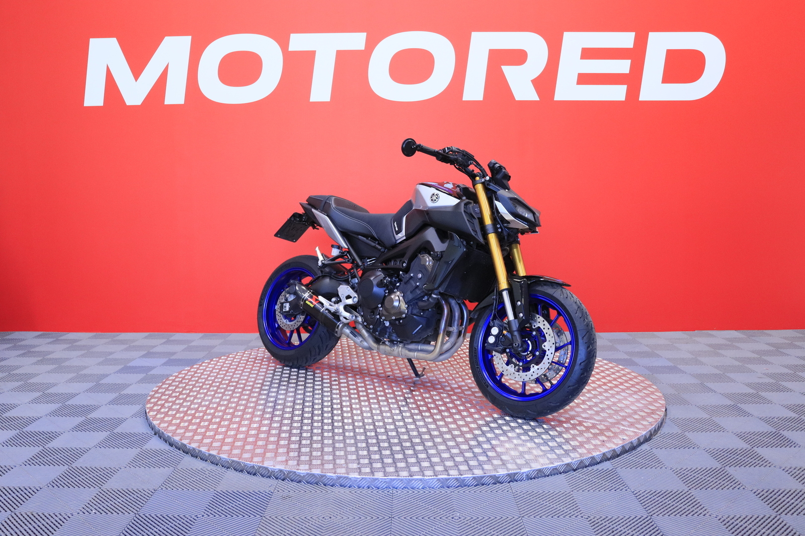 Yamaha - MT-09 - SP // Akrapovic kokoputkisto / Shifter / TCS / Suomi-Pyörä // - Moottoripyörä