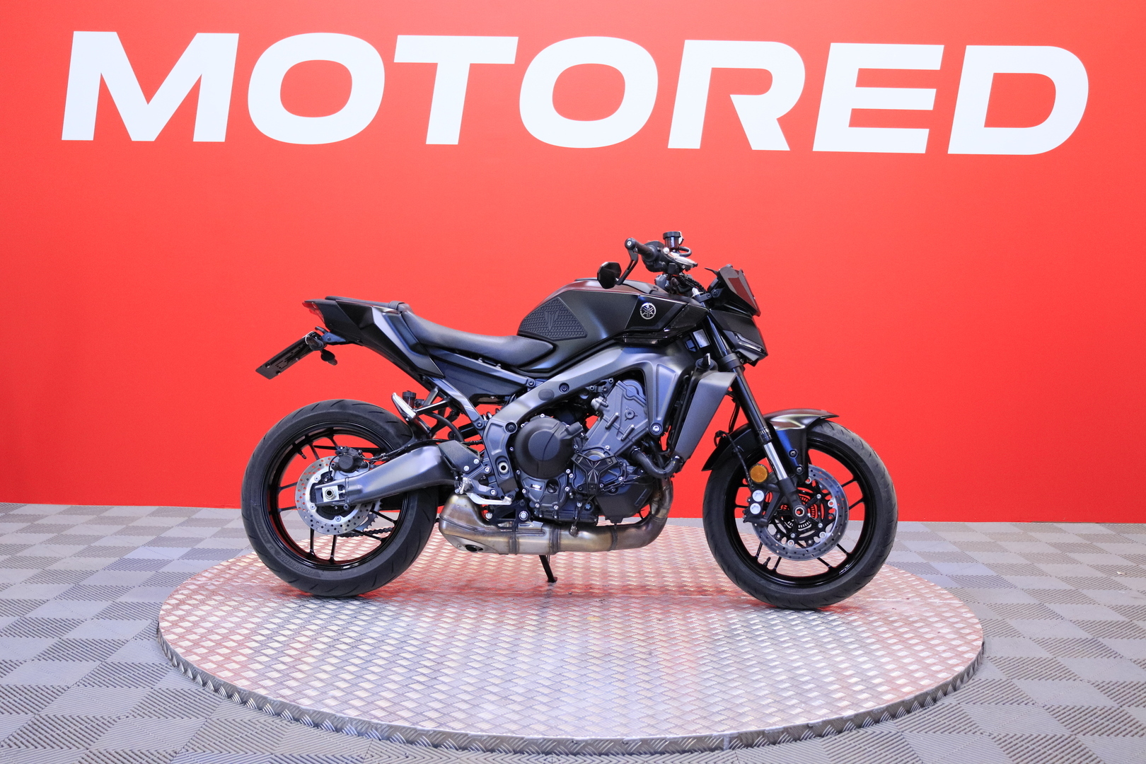Yamaha - MT-09 - // Vaihtoehto Uudelle! / A2 / Tehdastakuu / Shifteri / Vakkari // - Moottoripyörä