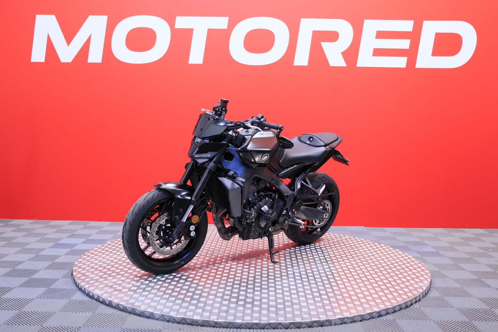 Yamaha - MT-09 - // Vaihtoehto Uudelle! / A2 / Tehdastakuu / Shifteri / Vakkari // - Moottoripyörä