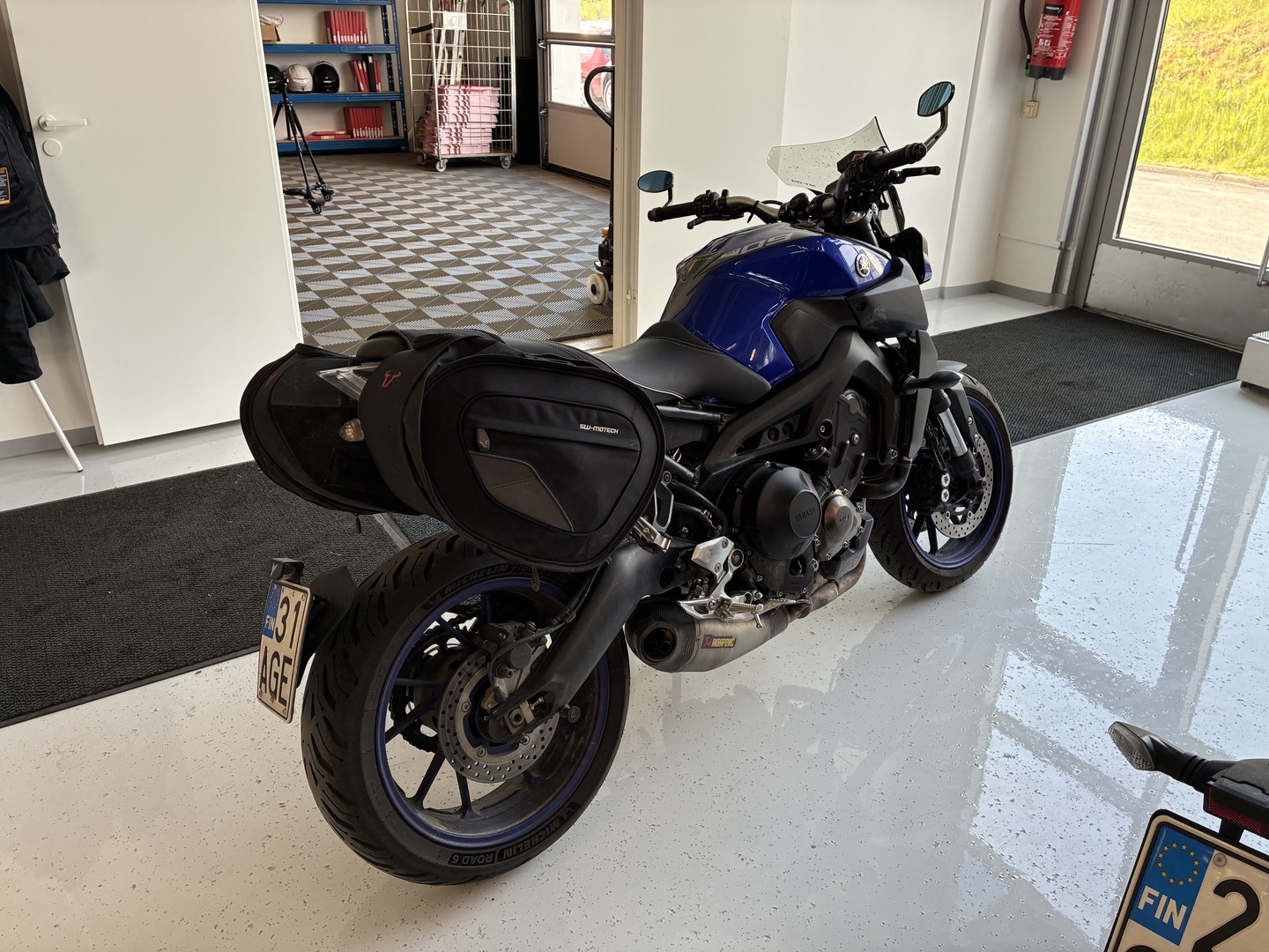 Yamaha - MT-09 - // Suomi-pyörä /  K-tech iskari / Akrapovic Kokoputki / Laukut // - Moottoripyörä