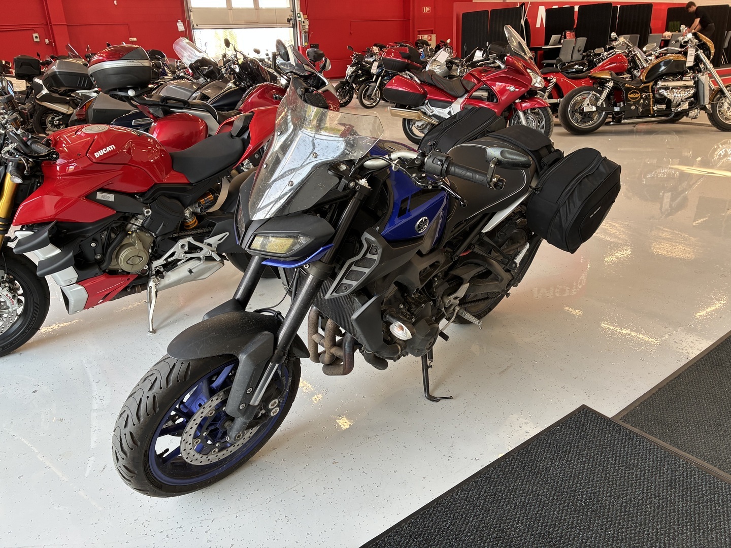 Yamaha - MT-09 - // Suomi-pyörä /  K-tech iskari / Akrapovic Kokoputki / Laukut // - Moottoripyörä