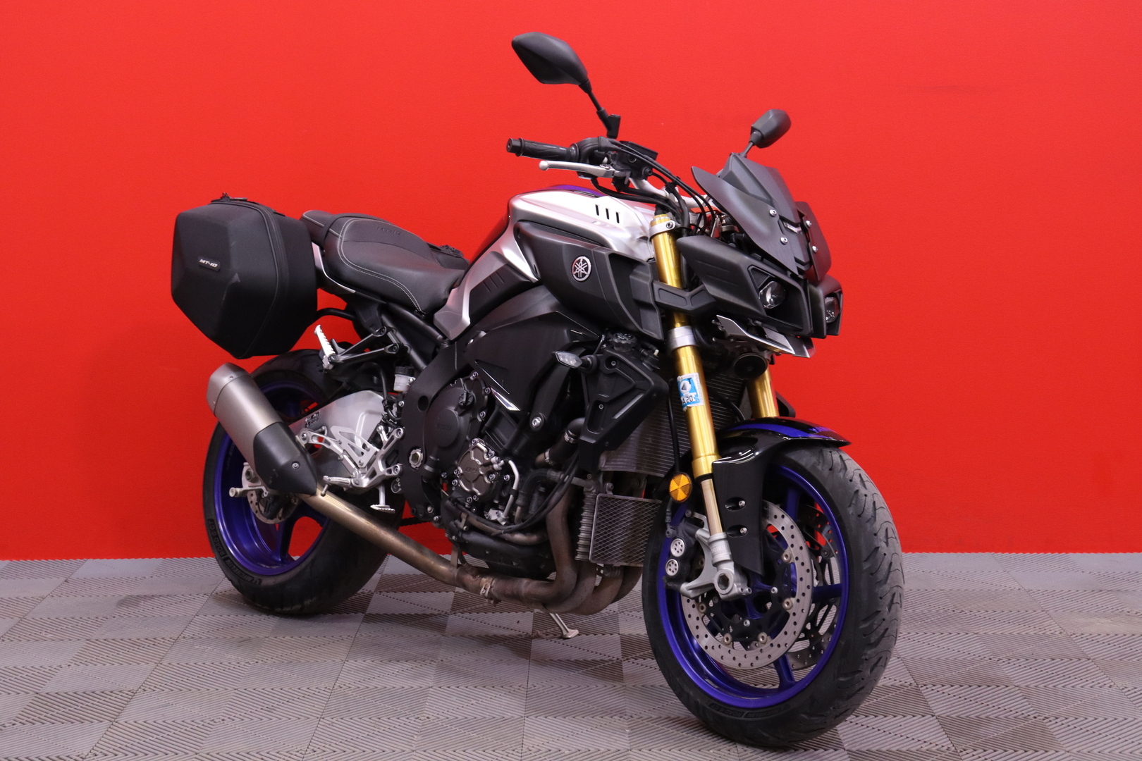 Yamaha - MT-10 - SP // Suomi-pyörä / Öhlins / Laukut // - Moottoripyörä