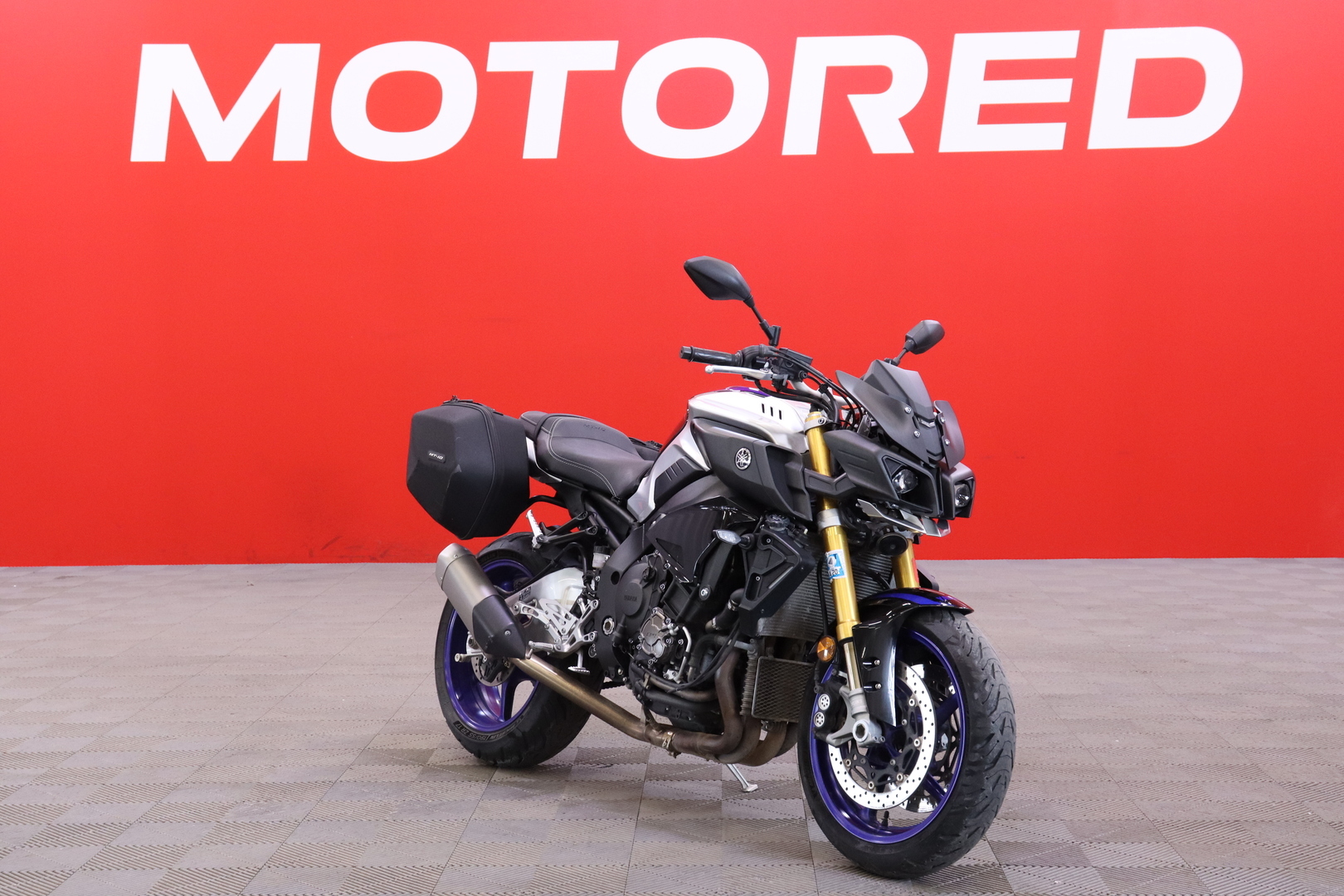 Yamaha - MT-10 - SP // Suomi-pyörä / Öhlins / Laukut // - Moottoripyörä