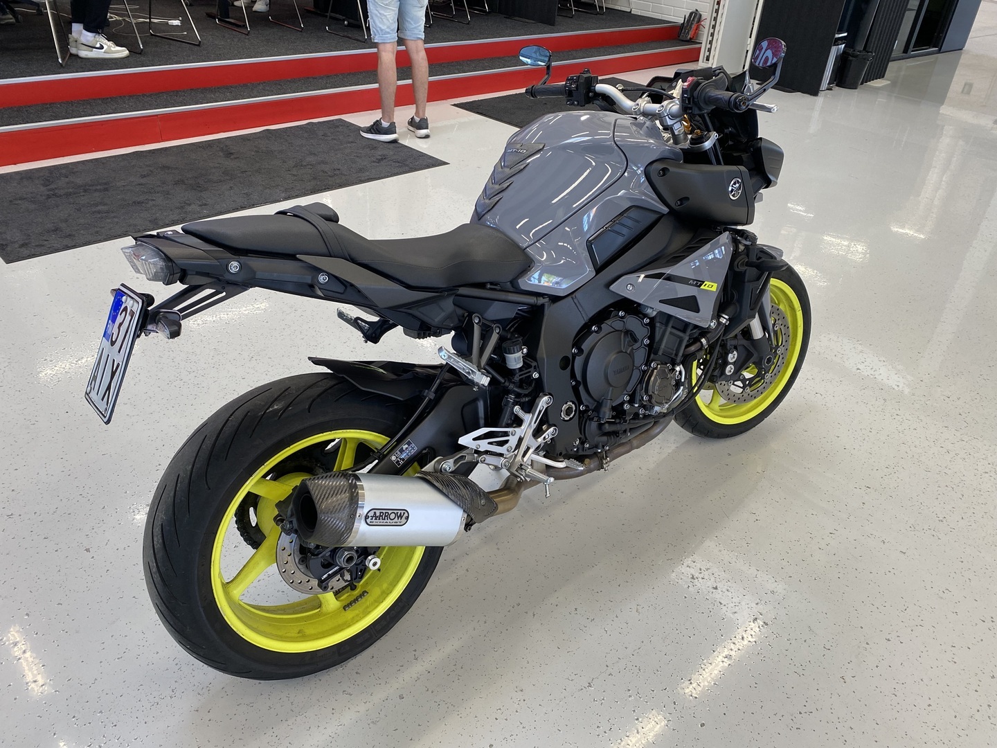 Yamaha - MT-10 - // Juuri saapunut! / Suomipyörä / Huoltokirja / Shifter / Arrow kokoputkisto / Vakkari // - Moottoripyörä