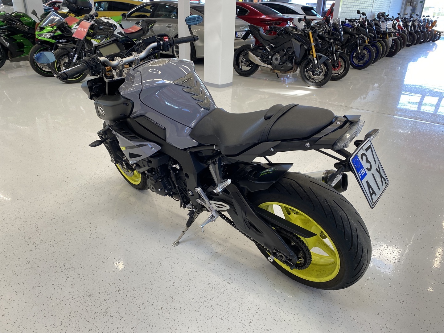 Yamaha - MT-10 - // Juuri saapunut! / Suomipyörä / Huoltokirja / Shifter / Arrow kokoputkisto / Vakkari // - Moottoripyörä