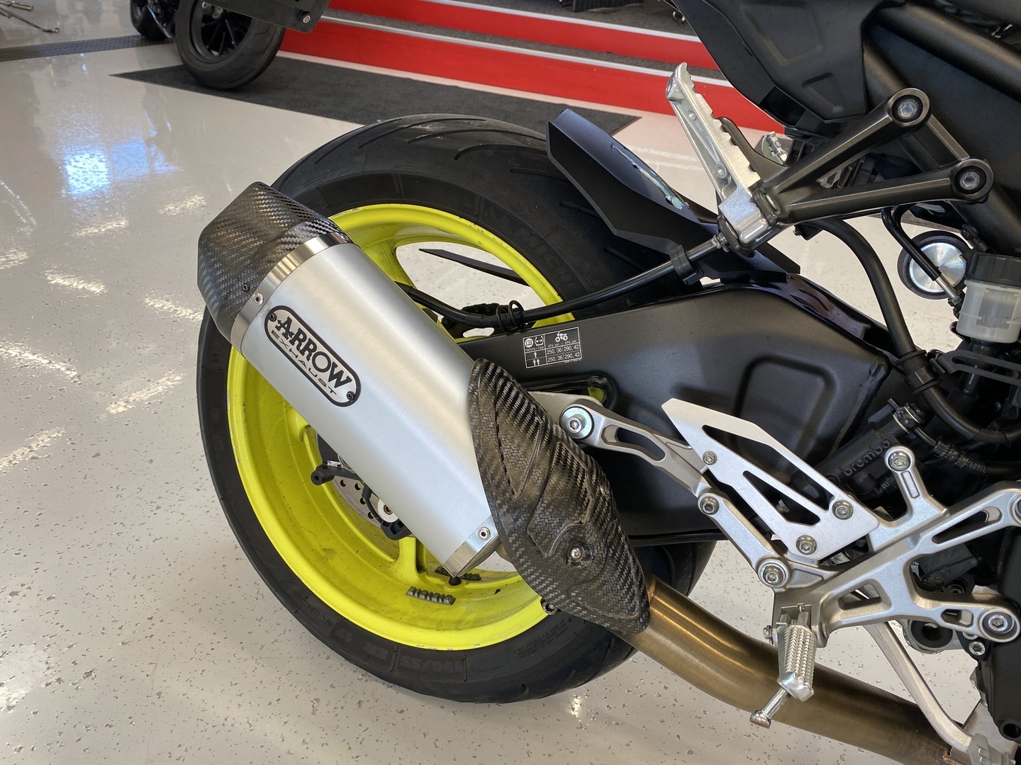 Yamaha - MT-10 - // Juuri saapunut! / Suomipyörä / Huoltokirja / Shifter / Arrow kokoputkisto / Vakkari // - Moottoripyörä