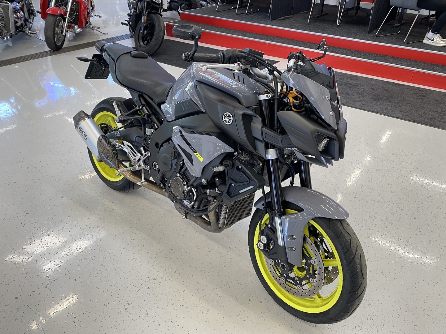 Yamaha - MT-10 - // Juuri saapunut! / Suomipyörä / Huoltokirja / Shifter / Arrow kokoputkisto / Vakkari // - Moottoripyörä