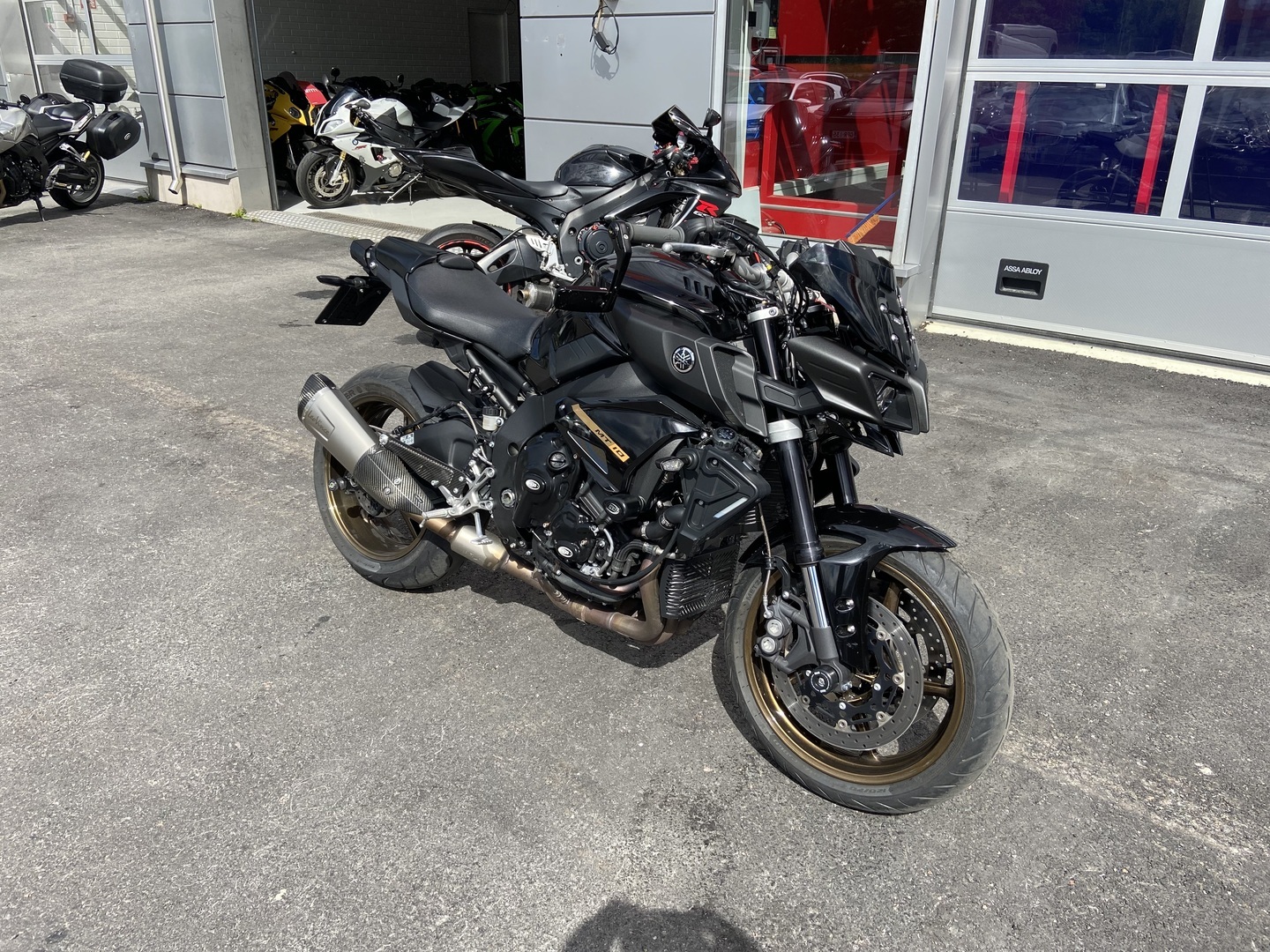 Yamaha - MT-10 - // Suomi-Pyörä / Cruise / LeoVince putkisto / Sivulaukut / 40tkm huolto tehty // - Moottoripyörä