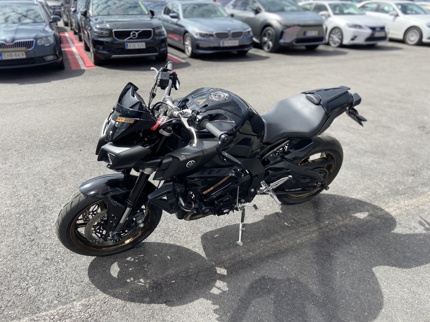 Yamaha - MT-10 - // Suomi-Pyörä / Cruise / LeoVince putkisto / Sivulaukut / 40tkm huolto tehty // - Moottoripyörä
