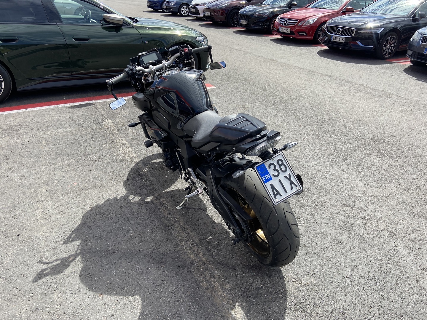 Yamaha - MT-10 - // Suomi-Pyörä / Cruise / LeoVince putkisto / Sivulaukut / 40tkm huolto tehty // - Moottoripyörä