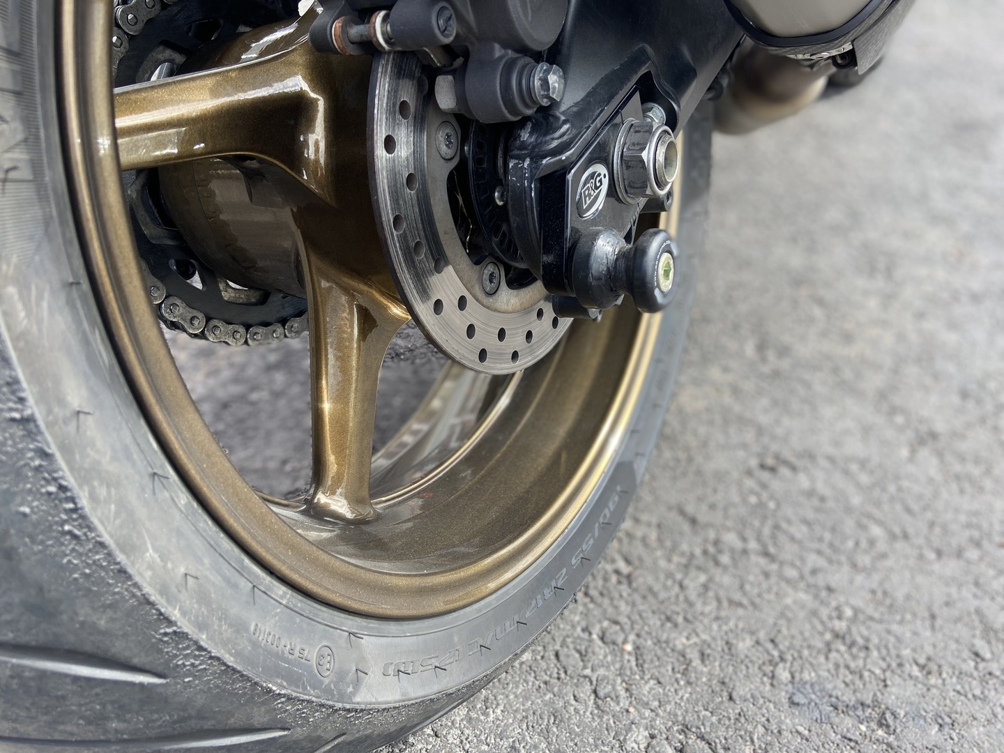 Yamaha - MT-10 - // Suomi-Pyörä / Cruise / LeoVince putkisto / Sivulaukut / 40tkm huolto tehty // - Moottoripyörä
