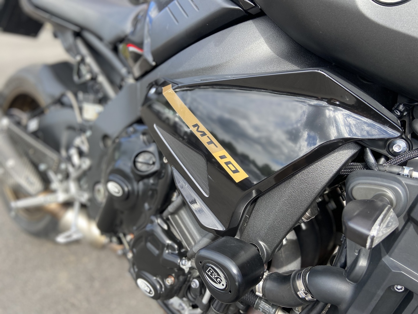 Yamaha - MT-10 - // Suomi-Pyörä / Cruise / LeoVince putkisto / Sivulaukut / 40tkm huolto tehty // - Moottoripyörä