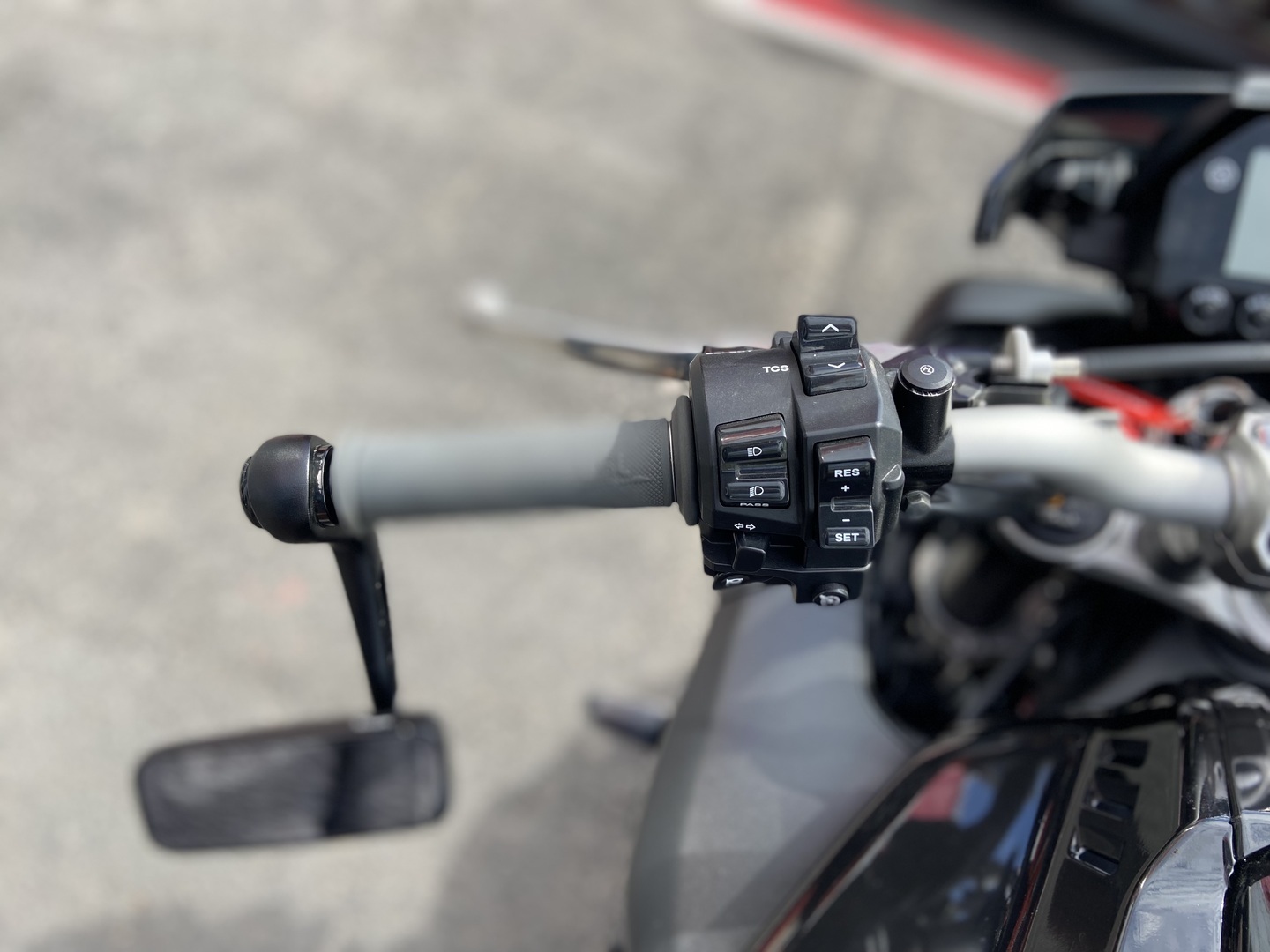 Yamaha - MT-10 - // Suomi-Pyörä / Cruise / LeoVince putkisto / Sivulaukut / 40tkm huolto tehty // - Moottoripyörä