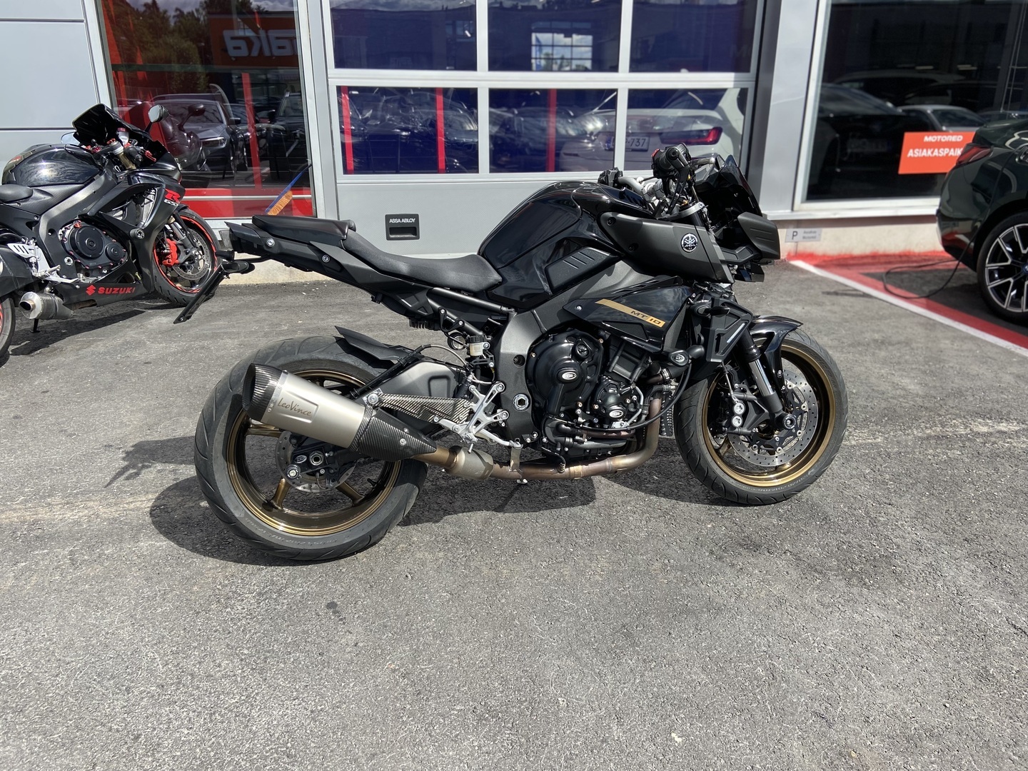 Yamaha - MT-10 - // Suomi-Pyörä / Cruise / LeoVince putkisto / Sivulaukut / 40tkm huolto tehty // - Moottoripyörä
