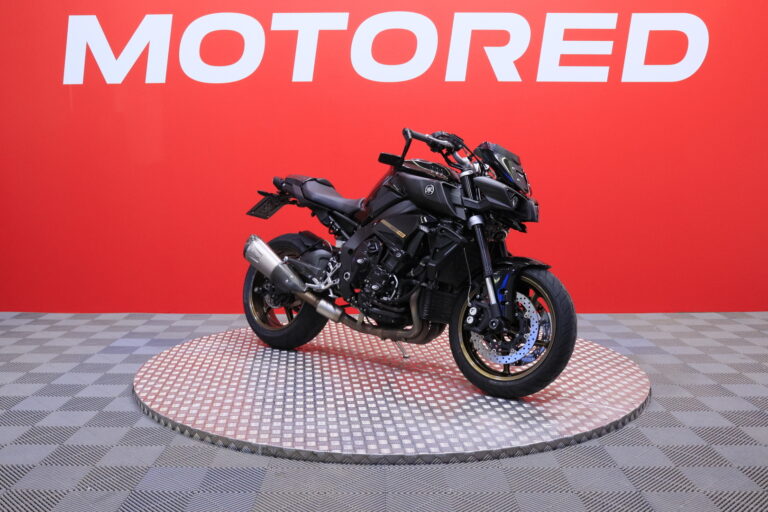 Yamaha - MT-10 - // Suomi-Pyörä / Cruise / LeoVince putkisto / Sivulaukut / 40tkm huolto tehty // - Moottoripyörä